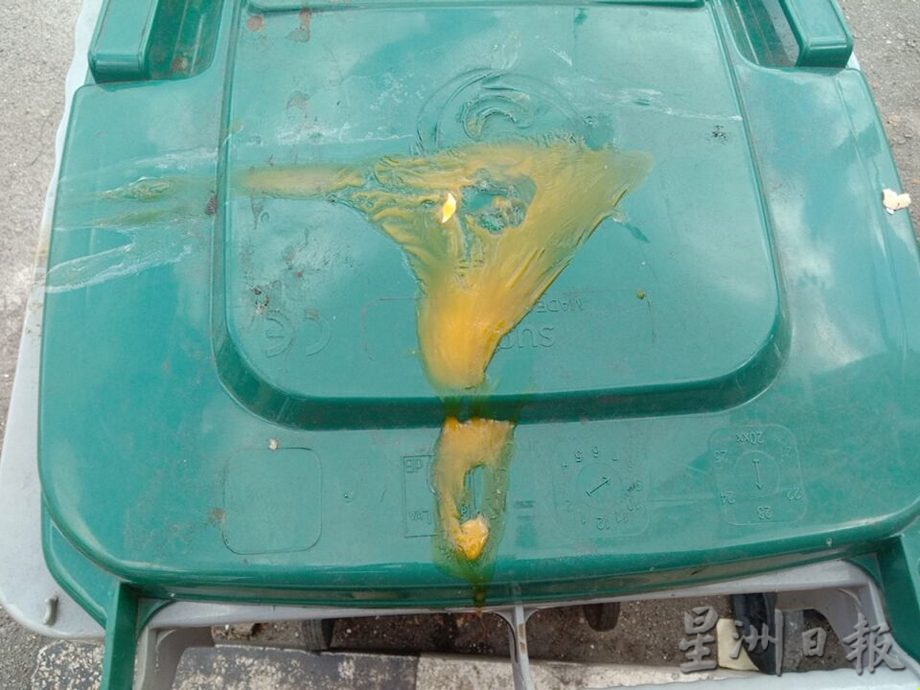 NS马口:天气炎热,蛋液也被晒成蛋饼