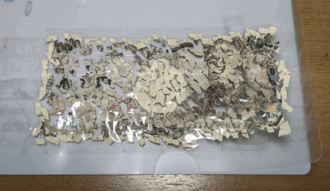 1万日圆误扔碎纸机 他花3周成功“还原” 银行也愿意兑换