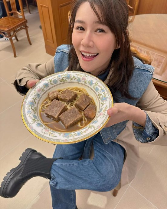 世界末日前必吃!黄翠如品尝天价牛肉面 网民喊不值