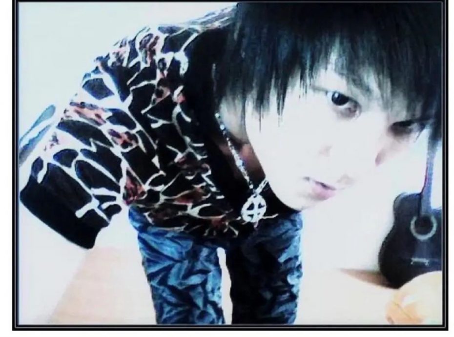 500万粉丝主播撞脸杀人犯 直播间急喊“不是我”