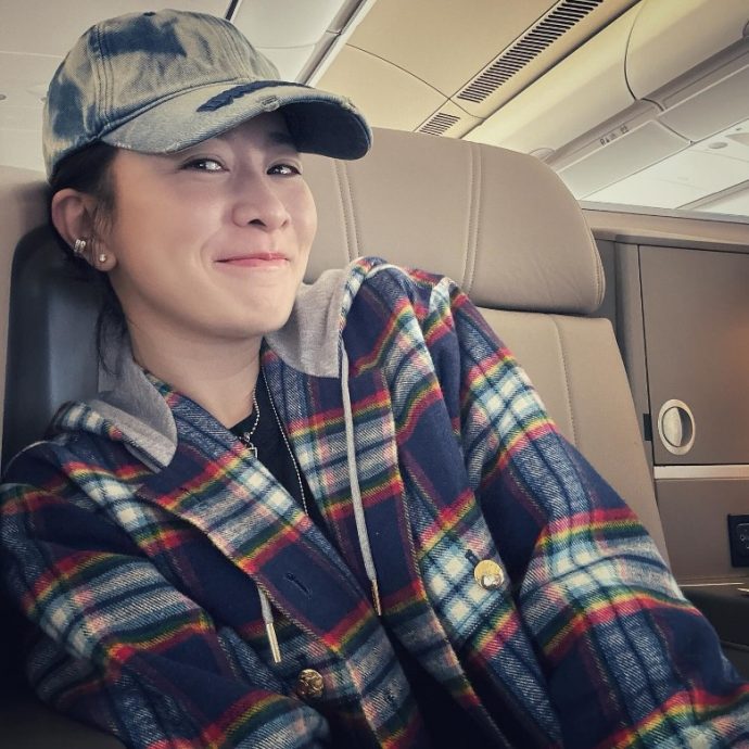 57岁陈锦鸿脱鞋吃火锅成焦点 与佘诗曼聚会掀回忆杀