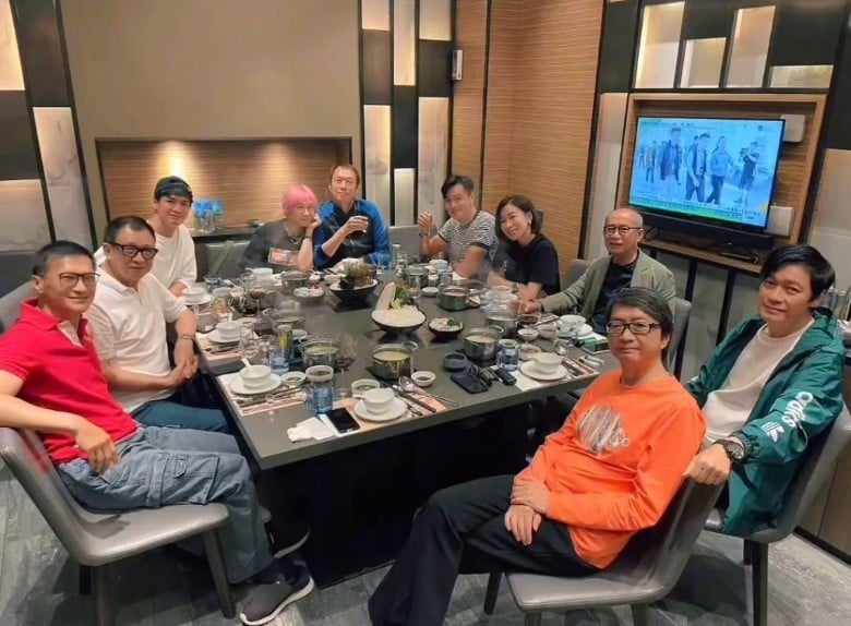 57岁陈锦鸿脱鞋吃火锅成焦点 与佘诗曼聚会掀回忆杀