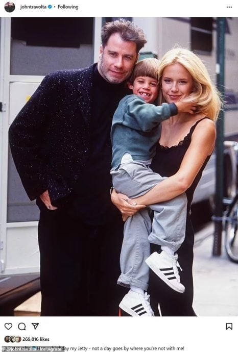 70岁约翰特拉华达分享甜蜜旧照 纪念已故妻儿