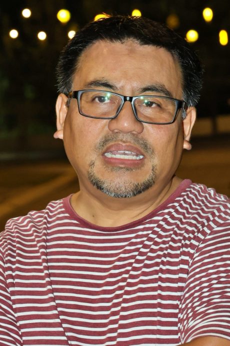 三大种族居民住宅区挂灯饰过佳节