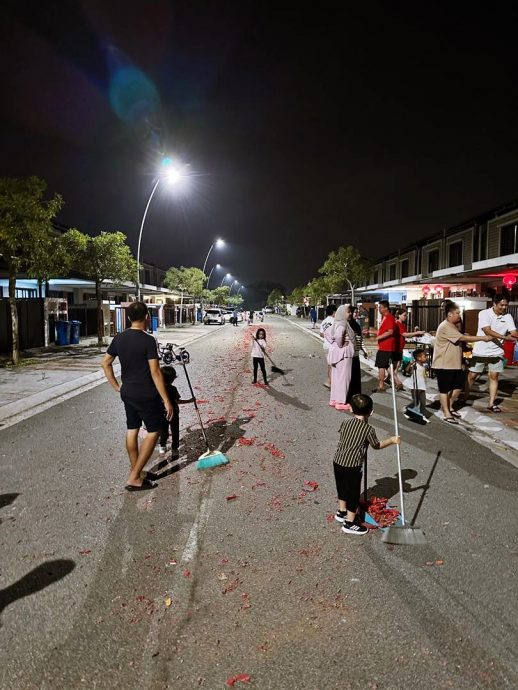 9/4必下∕暖势力/#MZB365稿-住宅区居民同庆佳节/10图