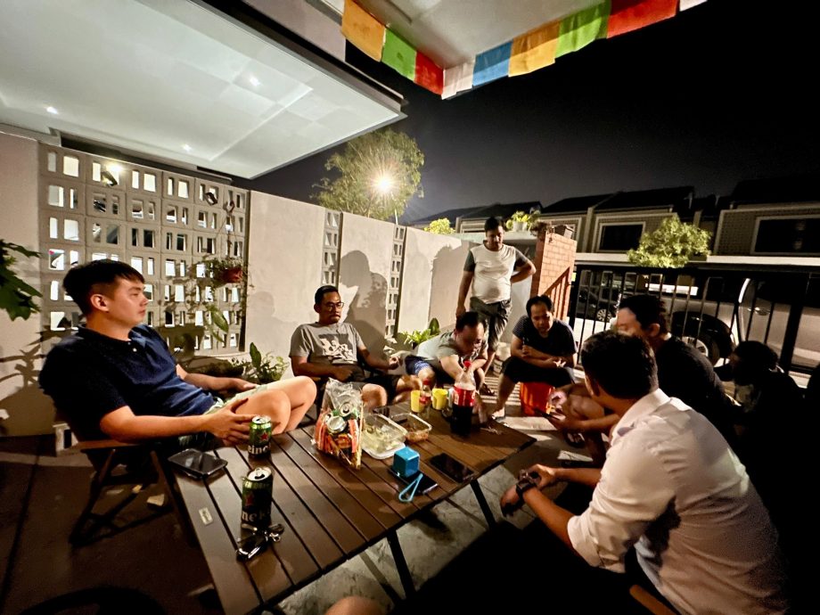 9/4必下∕暖势力/#MZB365稿-住宅区居民同庆佳节/10图