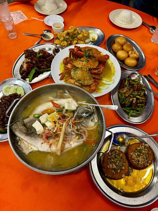 9/4必下∕暖势力/#MZB365稿-住宅区居民同庆佳节/10图