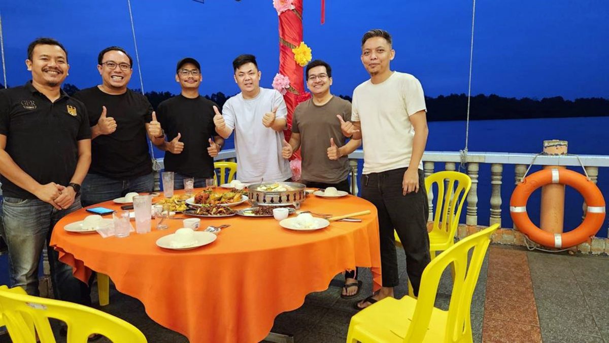 9/4必下∕暖势力/#MZB365稿-住宅区居民同庆佳节/10图