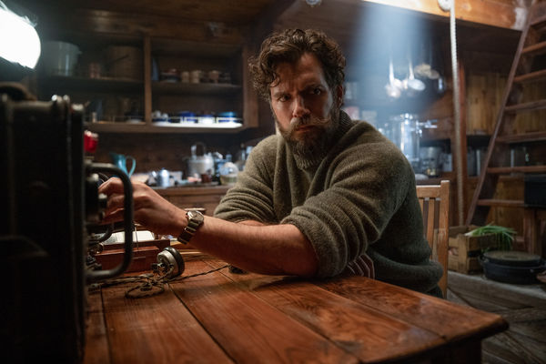 救险坠海同片男星 亨利卡维尔被当成恩人