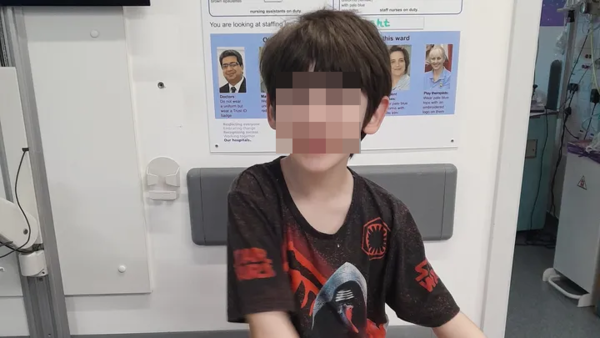 “常撞到家具”是癌症异状 英7岁童长出罕见脑瘤!5年存活率仅1%