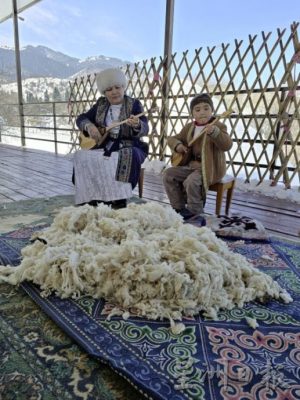 【哈萨克斯坦】阿拉木图──被雪山环绕的苹果之城