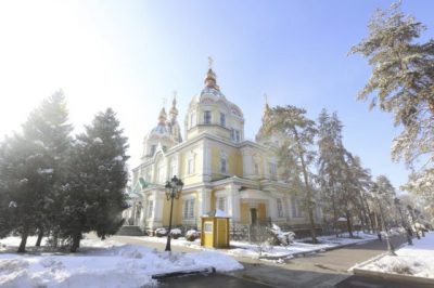 【哈萨克斯坦】阿拉木图──被雪山环绕的苹果之城