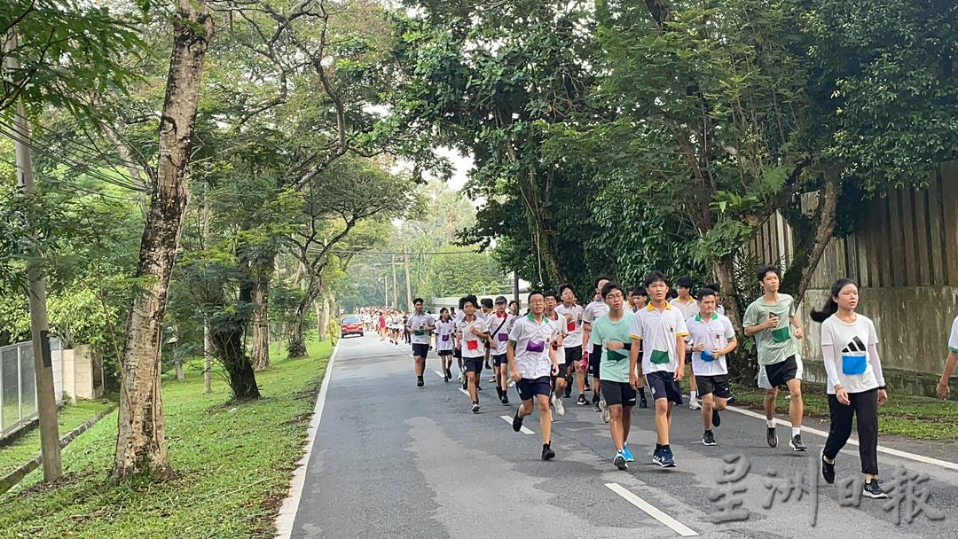 三德华中越野锦标赛暌违3年 1700学生活力满满冲刺
