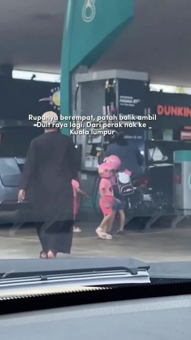 不忍4母子大热天共骑摩托 女子贴心让孩子搭“顺风车”