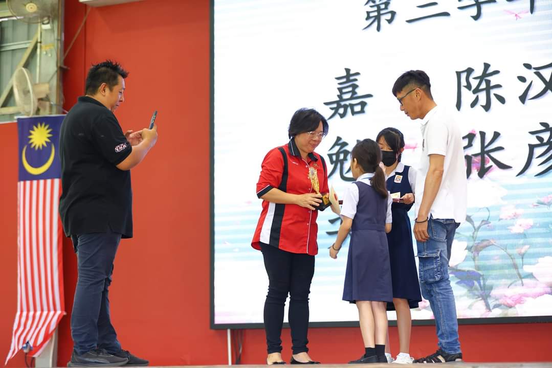 东/有故事的人:义务拍视频助人的黄凯翰