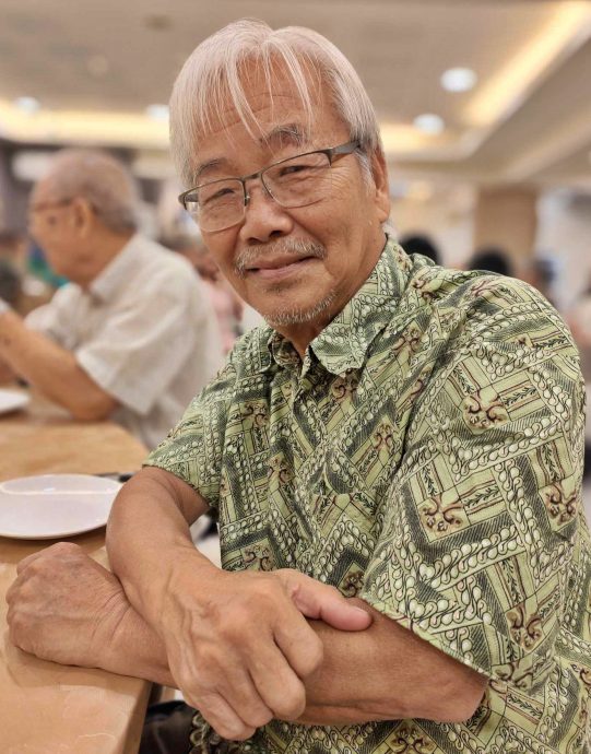 东:41名曾在马来西亚逗留的越南船民及后裔重返丹州祭拜祖先及扫墓,同时拜会当年协助他们的本地热心人士,与他们聚餐叙旧。这些恩人包括了当时担任州政府官员的华裔宣传官和村长。
