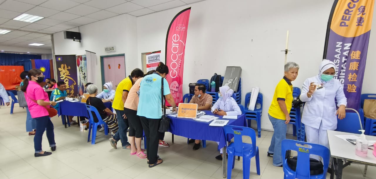 东:《传承》音乐剧在甘马挽展开第一场造势活动,为6月7日登州的《传承》音乐剧进行宣传。