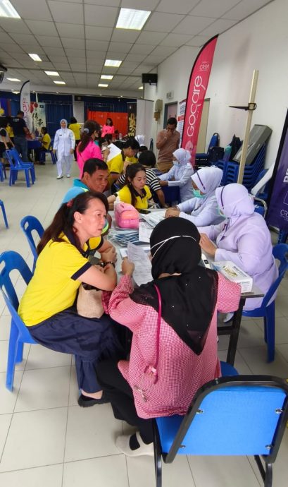 东:《传承》音乐剧在甘马挽展开第一场造势活动,为6月7日登州的《传承》音乐剧进行宣传。