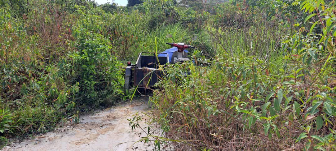 东:上周六从家里外出后失踪的巫裔老翁今日被人发现卧尸一个建筑工地的草丛,来不及与家人庆祝即将到来的开斋节。