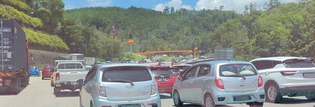 东:加叻大道星期一还是大塞车
