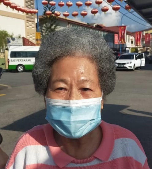 东:天气热也照戴口罩