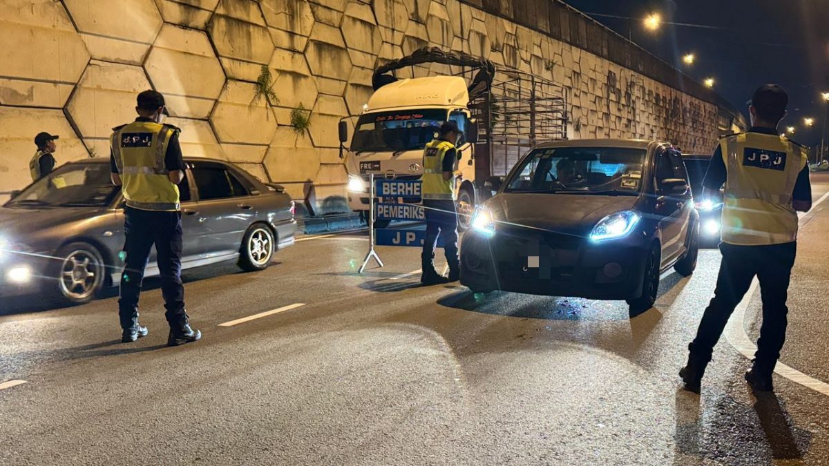 东:彭陆交局佳节特别行动结束 18日发1万3罚单