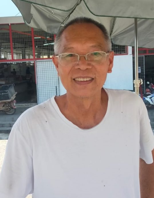 东:摄氏36度的热浪路边摊小贩喊苦