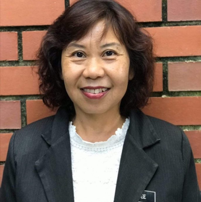 东:热浪来袭,学校都改在户内雨盖球场进行体育活动