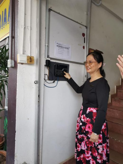 直凉华中廖春桂老师荣休