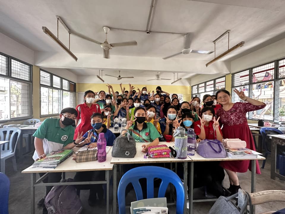 直凉华中廖春桂老师荣休