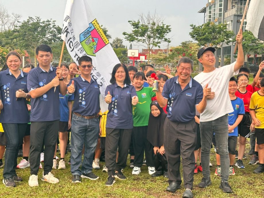 东:直凉立德华小越野赛跑