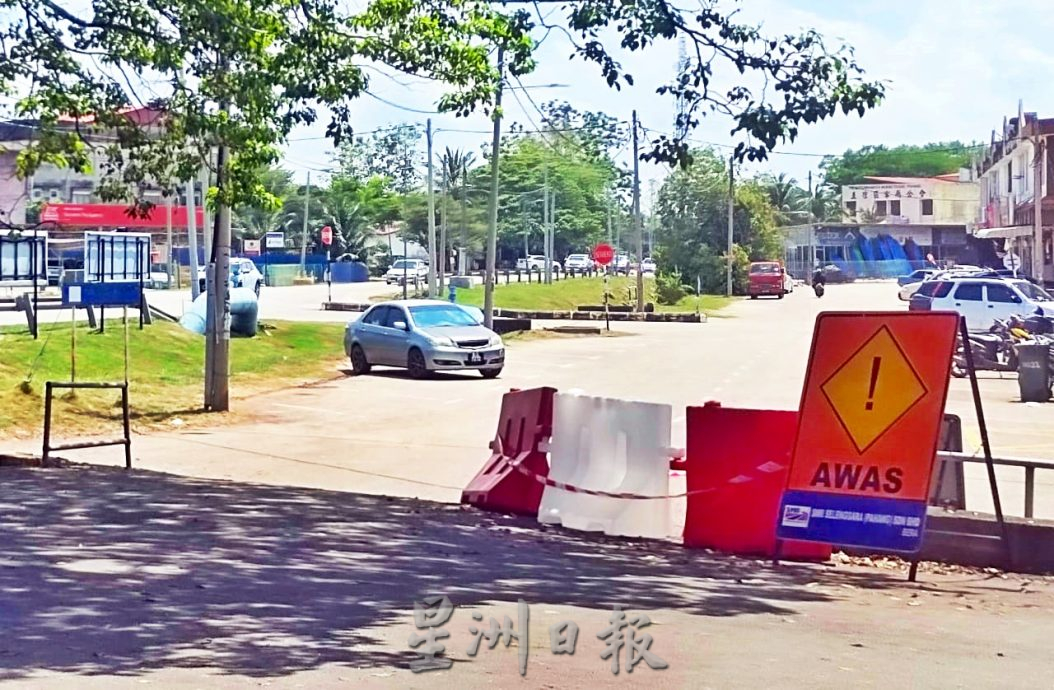 东：直凉陷阱道路设置障碍