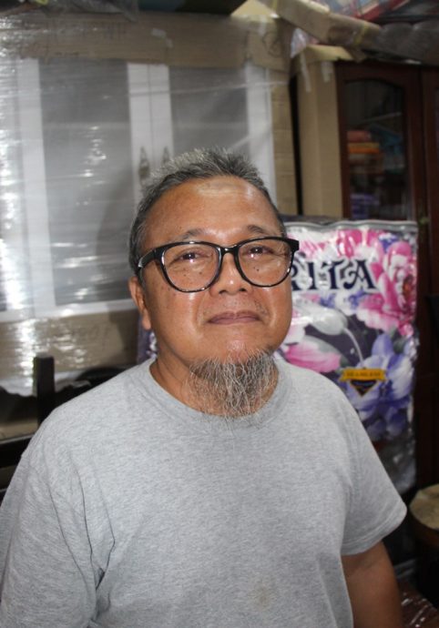 东:穆斯林纷纷增添家具,家具店生意增加