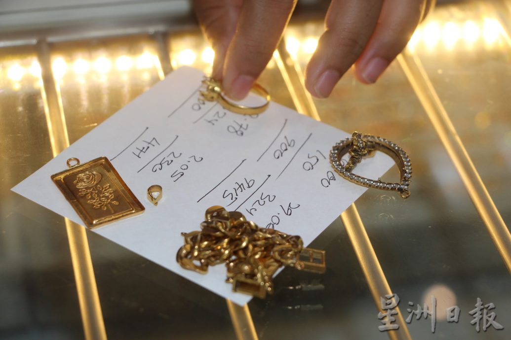 东:金价达历史高位,套现金饰或以旧换新顾客大增