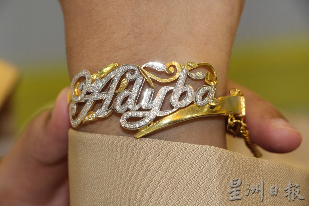 东:金价达历史高位,套现金饰或以旧换新顾客大增