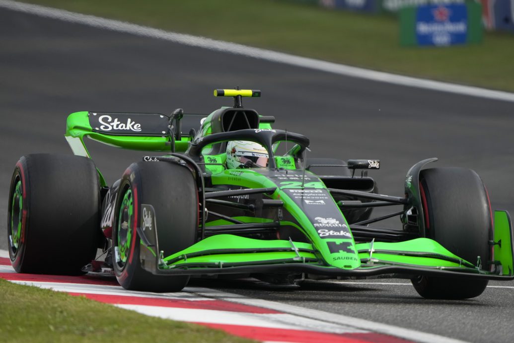中国站F1大赛车| 本季首夺冲刺赛冠军 维斯塔潘夺正赛杆位