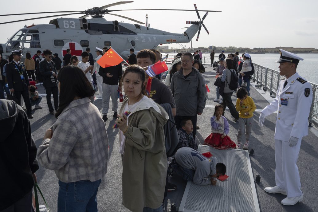 中国解放军海军成立75年 6舰艇向公众开放