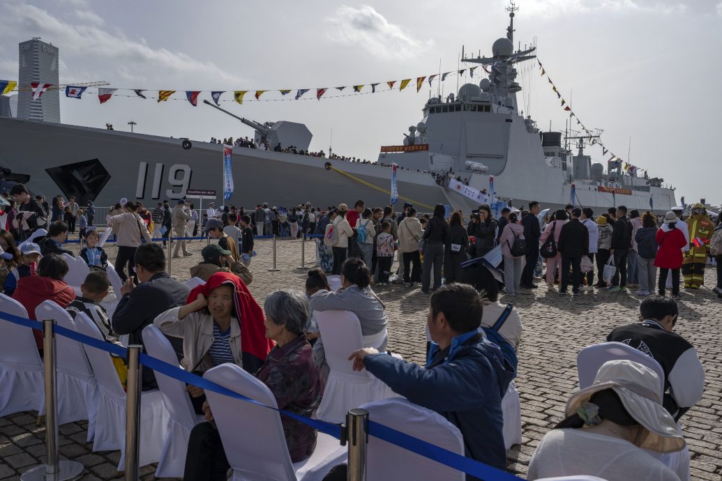 中国解放军海军成立75年 6舰艇向公众开放