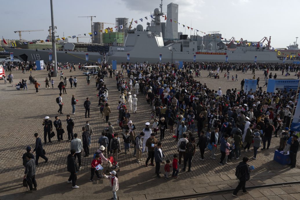 中国解放军海军成立75年 6舰艇向公众开放