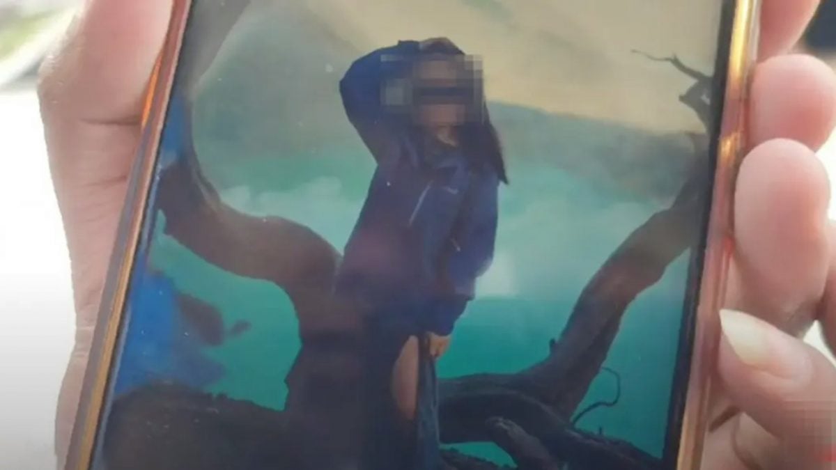 中女游客印尼火山口网红树前堕亡　丈夫拍下最后身影