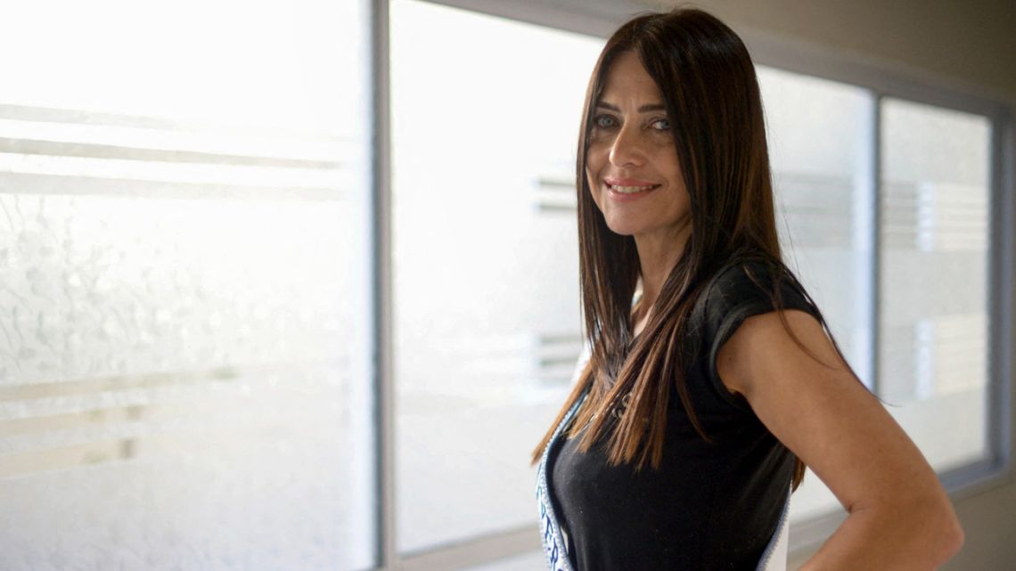 人生无极限! 阿根廷60岁未婚未育女子成花美后