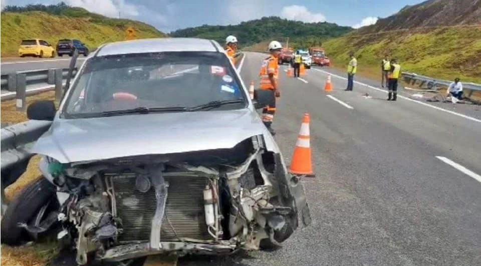 休旅车撞防护栏祖孙亡 同车3人轻重伤