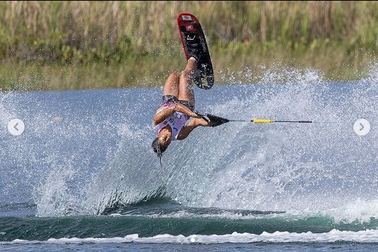 佛罗里达Swiss职业花样滑水赛| 求学期间功力续提升 熊艾丽雅刷新亚洲纪录