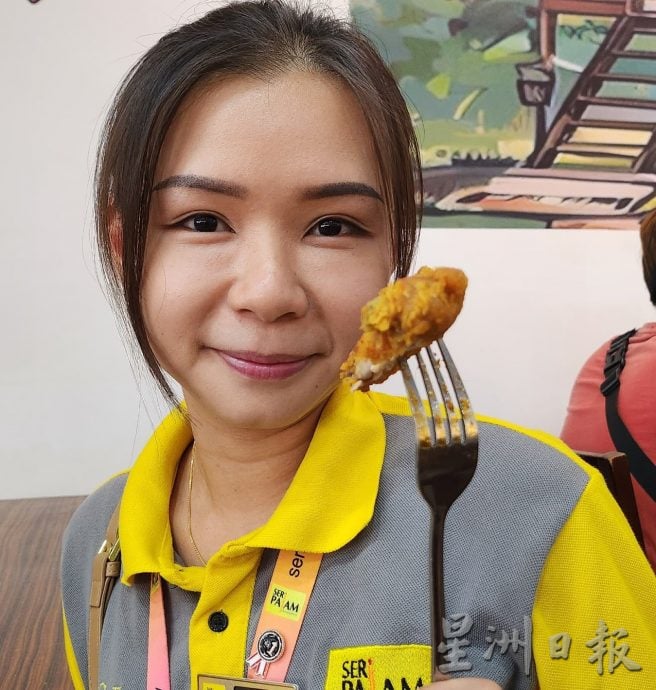 供星洲网/实现杂菜饭自由,芙蓉首家“11.99任吃任喝”经济饭 顾客评价高