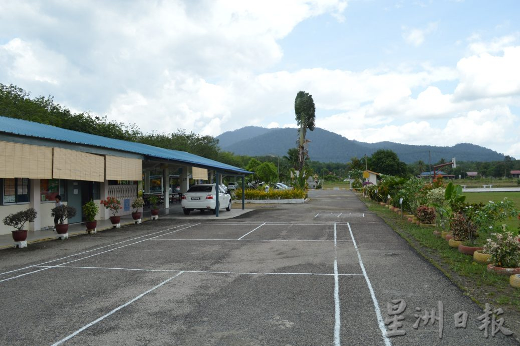 供星洲网：从园坵搬出来28年，马口阿逸依淡华小面对学生短缺