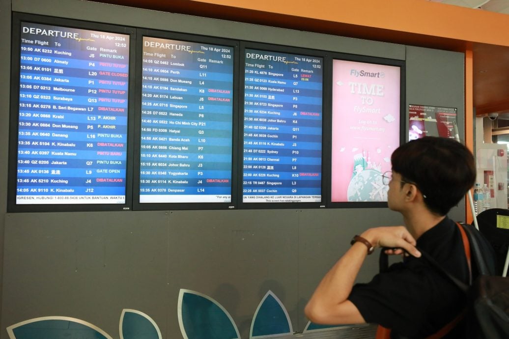 印尼鲁仰火山爆发,逾百名乘客滞留机场获得亚航公司妥善安顿