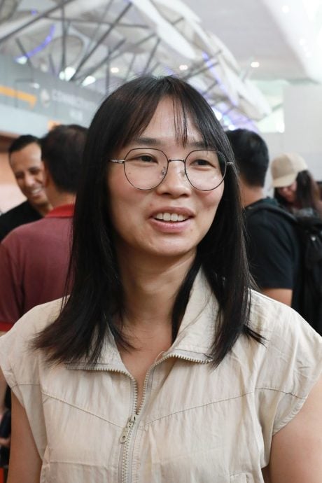 印尼鲁仰火山爆发,逾百名乘客滞留机场获得亚航公司妥善安顿