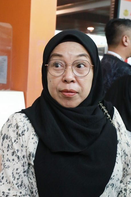 印尼鲁仰火山爆发,逾百名乘客滞留机场获得亚航公司妥善安顿