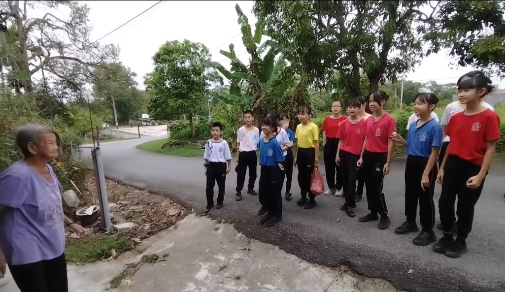 高拉雷华小六年级身体力行上道德教育课