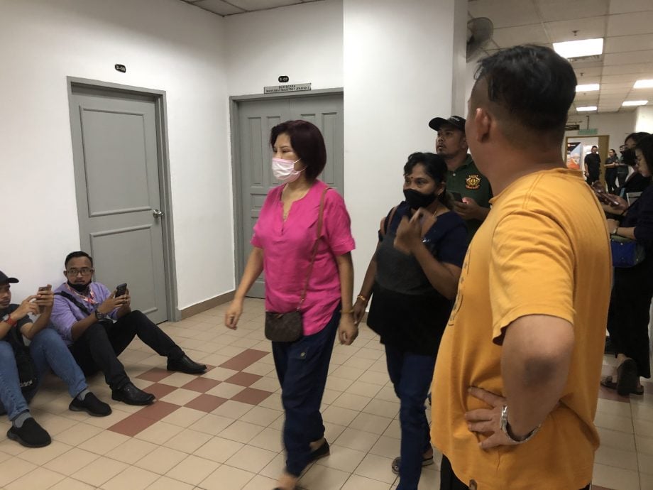 全国:华裔母子与印尼鸨母被控出于行剥削目的,诱骗2女子卖淫
